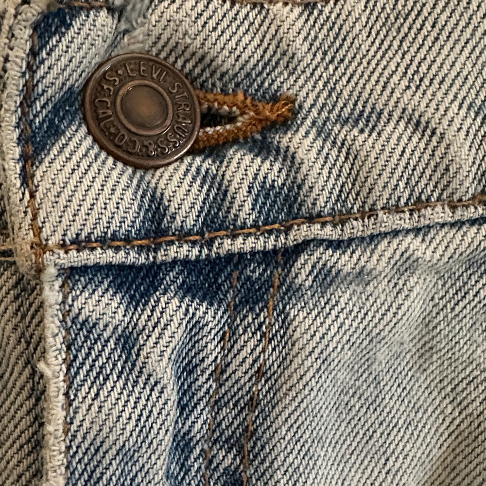 Levi's Light Blue Frayed Women’s Jean Shorts - Picture 6 of 7